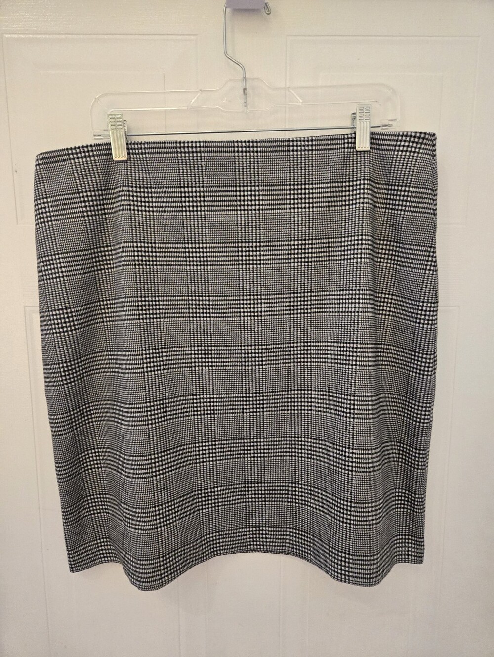 Size 18 Pull On Business Casual Black & White Grey Plaid Pencil Skirt